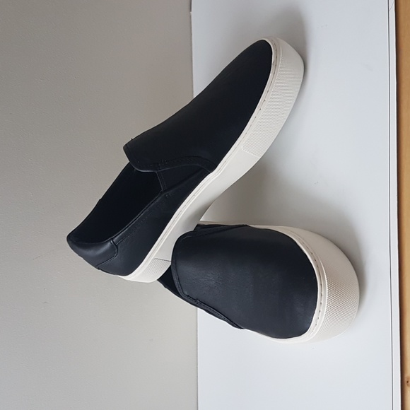 UGG Leather Shoes - Picture 4 of 8